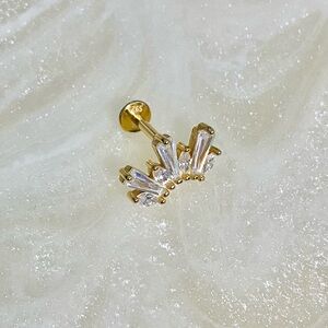 Elegant Gold and zircon stud Earring